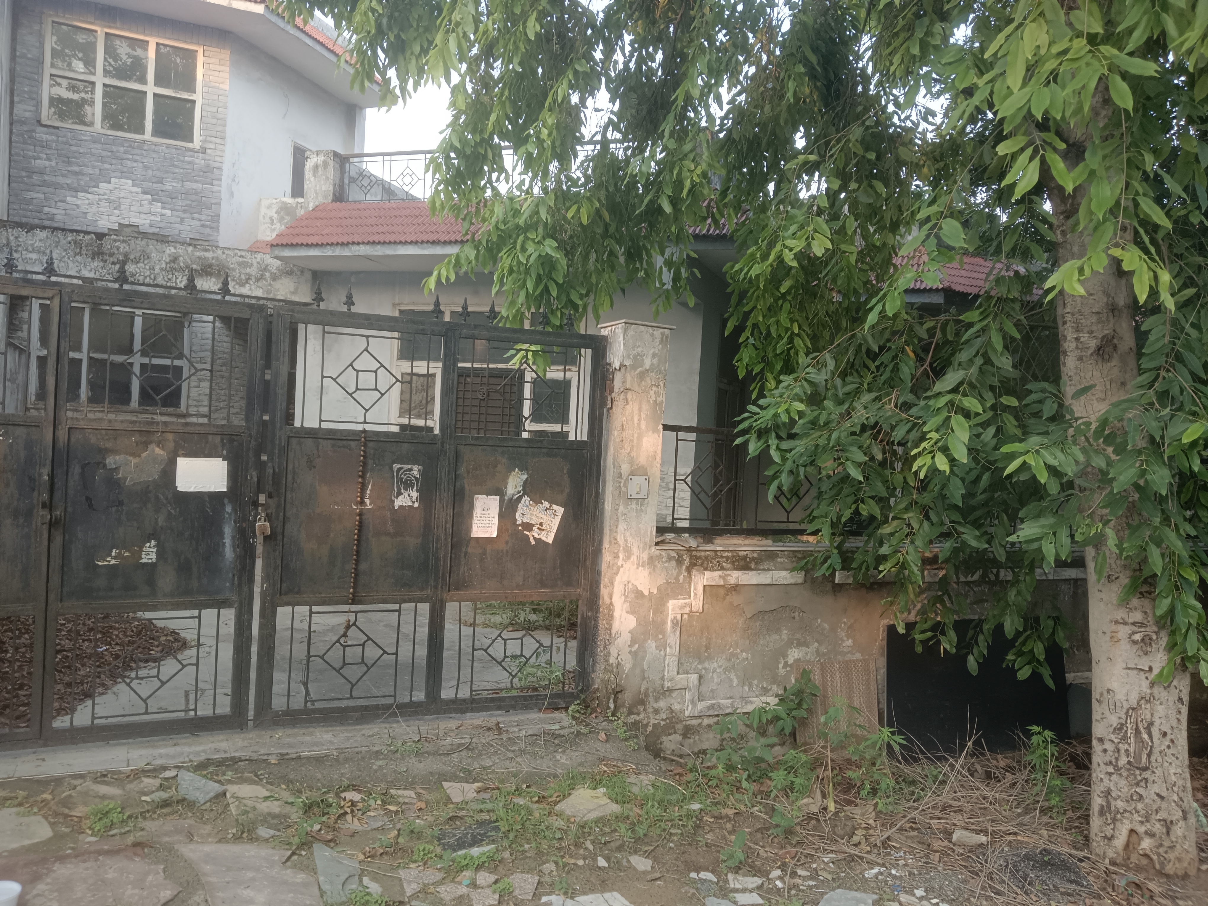 4 BHK + Pooja Room,Servant Room,Study Room,Extra Room Independent House For Sale in Sector Omicron 2