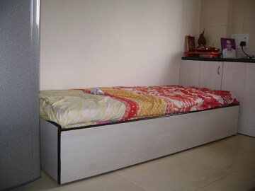 Bedroom in 1.5 BHK Apartment at Datar Colony – for Rent