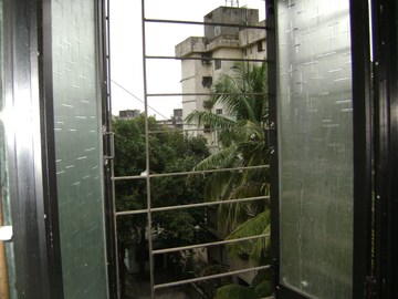 Balcony in 1.5 BHK Apartment at Datar Colony – for Rent