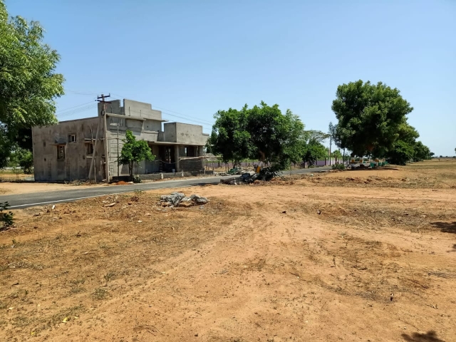 Plot For Sale in Preet Vihar