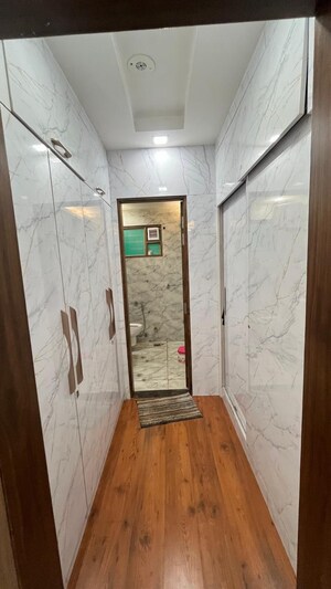 Bathroom in 3 BHK Builder Floor at BPTP Parkland Pride, Sector 77 – for Sale