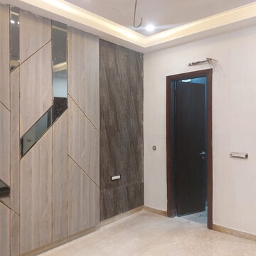 Room in 3 BHK Apartment at Navbharat Apartments, Paschim Vihar – for Rent