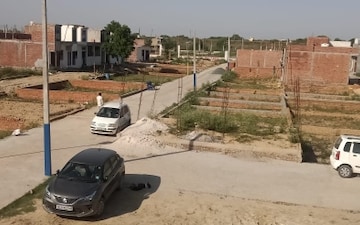 Plot For Sale in Laxmi Nagar