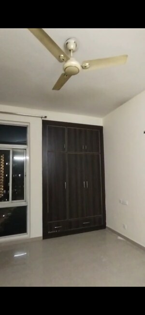 Room in 3 BHK Apartment at Sector 78 – for Rent