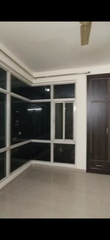 Room in 3 BHK Apartment at Sector 78 – for Rent