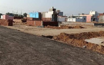Plot For Sale in Laxmi Nagar