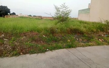 Plot For Sale in Laxmi Nagar