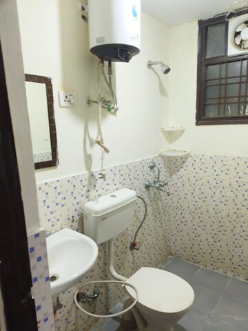 Bathroom in 2.5 BHK Apartment at Corona Optus, Sector 37c – for Rent