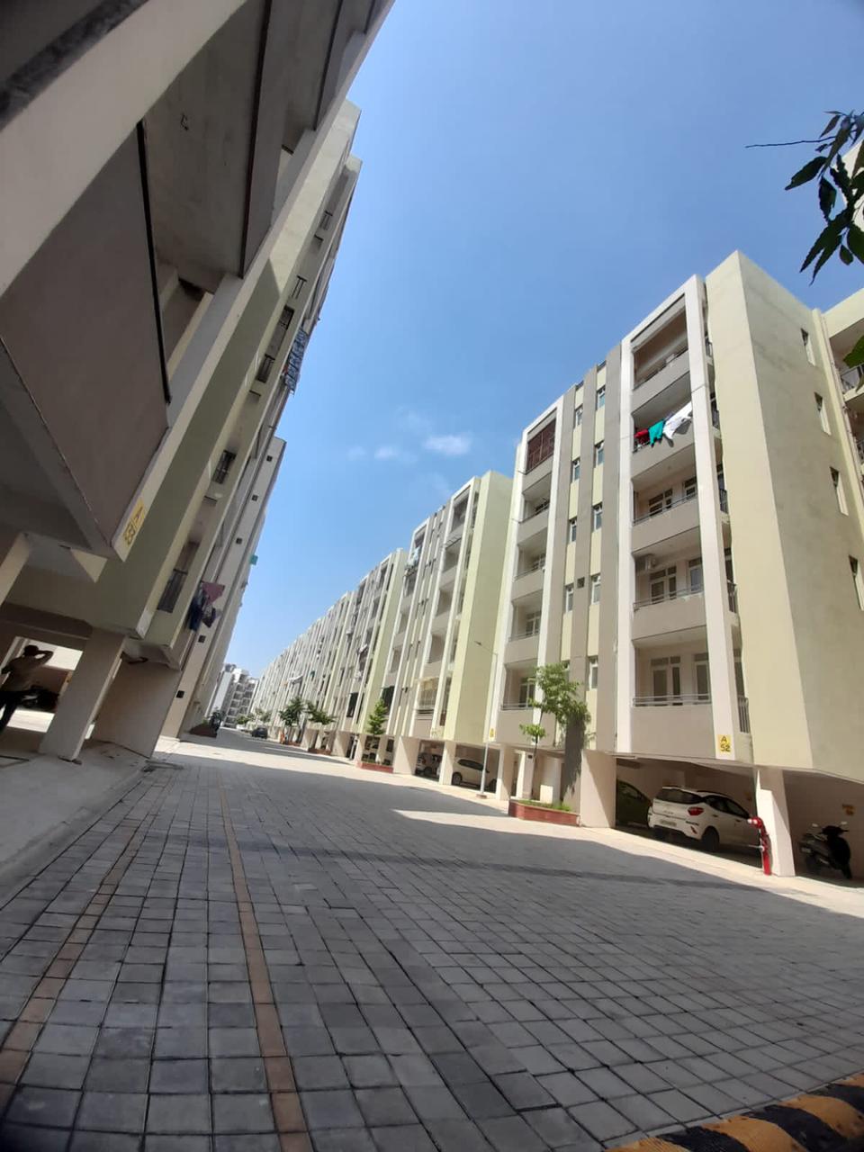 2 BHK + Pooja Room Apartment For Sale in Wave Executive Floors