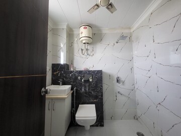 Bathroom in 3 BHK Apartment at Unitech Heritage City, Sector 25 – for Sale