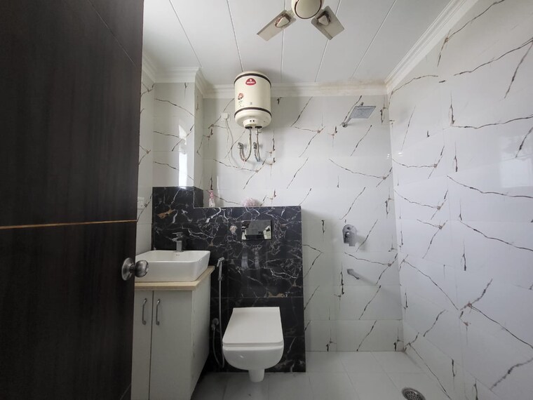 Bathroom, unitech-heritage-city 3 Bedroom 2600 Sq.Ft. Apartment In Sector 25 Gurgaon 8723338
