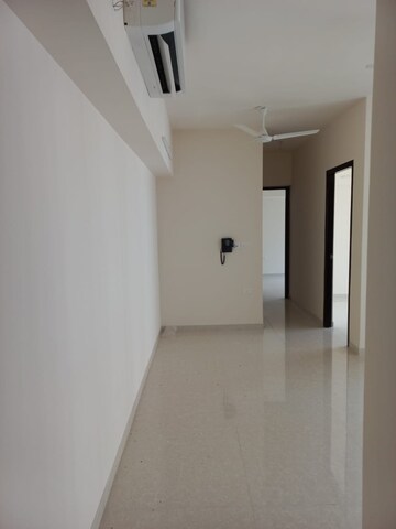 Room in 2 BHK Apartment at Lodha Amara, Kolshet Road – for Rent
