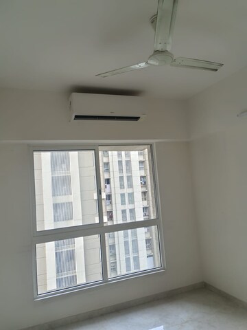 Room in 2 BHK Apartment at Lodha Amara, Kolshet Road – for Rent