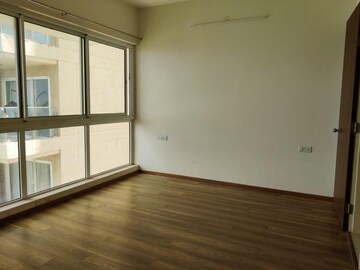 Room in 2 BHK Apartment at Lodha The Park, Worli – for Rent