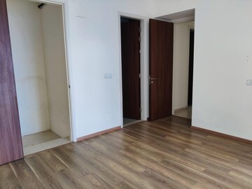 Room in 2 BHK Apartment at Lodha The Park, Worli – for Rent