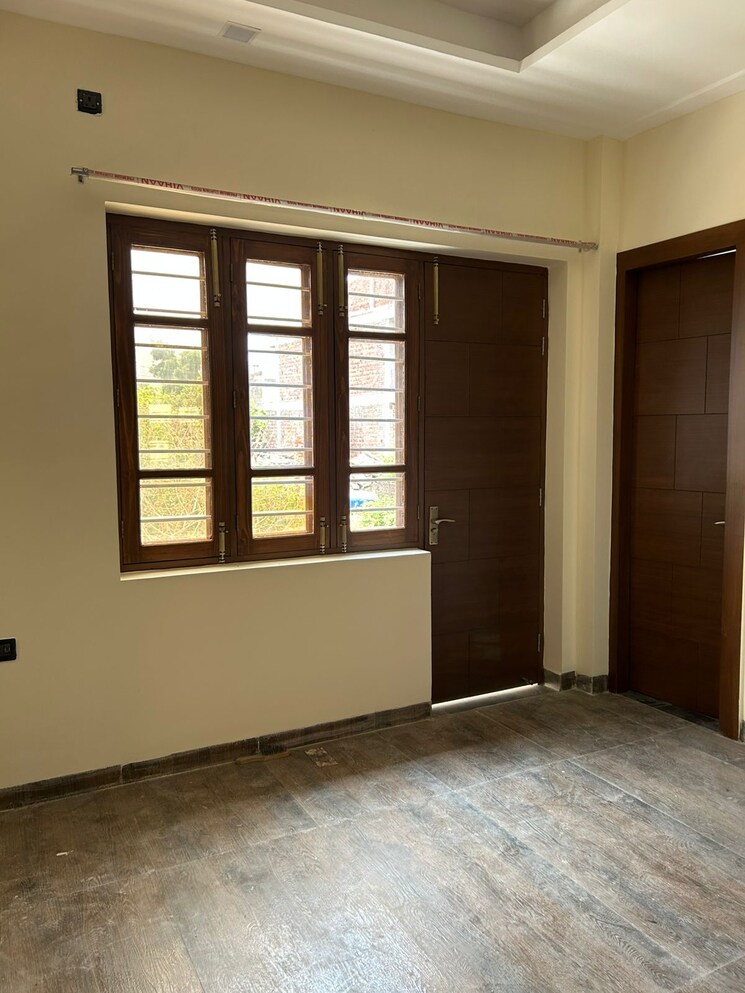 Room, sahastradhara road 3 Bedroom 118 Sq.Yd. Independent House In Sahastradhara Road Dehradun 8723448