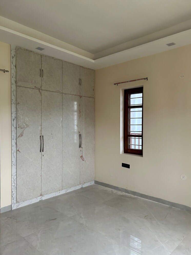 Room, sahastradhara road 3 Bedroom 118 Sq.Yd. Independent House In Sahastradhara Road Dehradun 8723448