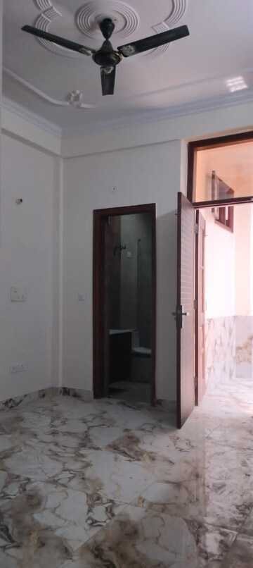 Building Lobby in 2 BHK Builder Floor at RWA Apartments Sector 41, Sector 41 – for Rent