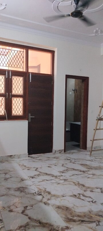 Room in 2 BHK Builder Floor at RWA Apartments Sector 41, Sector 41 – for Rent