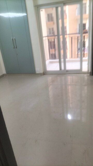 Room in 2.5 BHK Apartment at Amrapali Centurian Park, Tech Zone 4 Greater Noida – for Rent