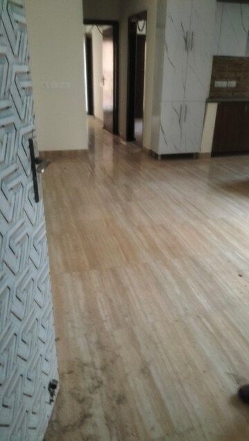 Room in 2.5 BHK Apartment at Amrapali Centurian Park, Tech Zone 4 Greater Noida – for Rent
