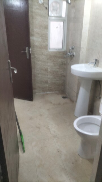 Bathroom in 2.5 BHK Apartment at Amrapali Centurian Park, Tech Zone 4 Greater Noida – for Rent