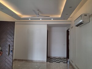 Building Lobby in 3 BHK Apartment at Suncity Essel Tower, Sector 28 – for Sale