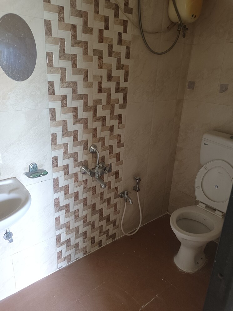 Bathroom, hubtown-greenwoods 3 Bedroom 752 Sq.Ft. Apartment In Vartak Nagar Thane 8723606
