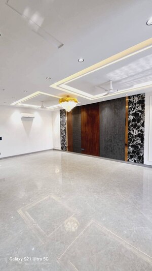 Room in 4 BHK Builder Floor at Ansal API Esencia, Sector 67 – for Sale