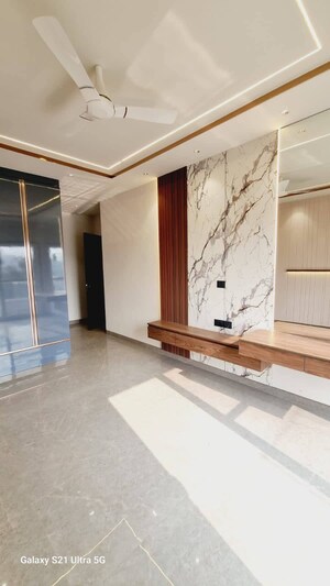 Building Lobby in 4 BHK Builder Floor at Ansal API Esencia, Sector 67 – for Sale