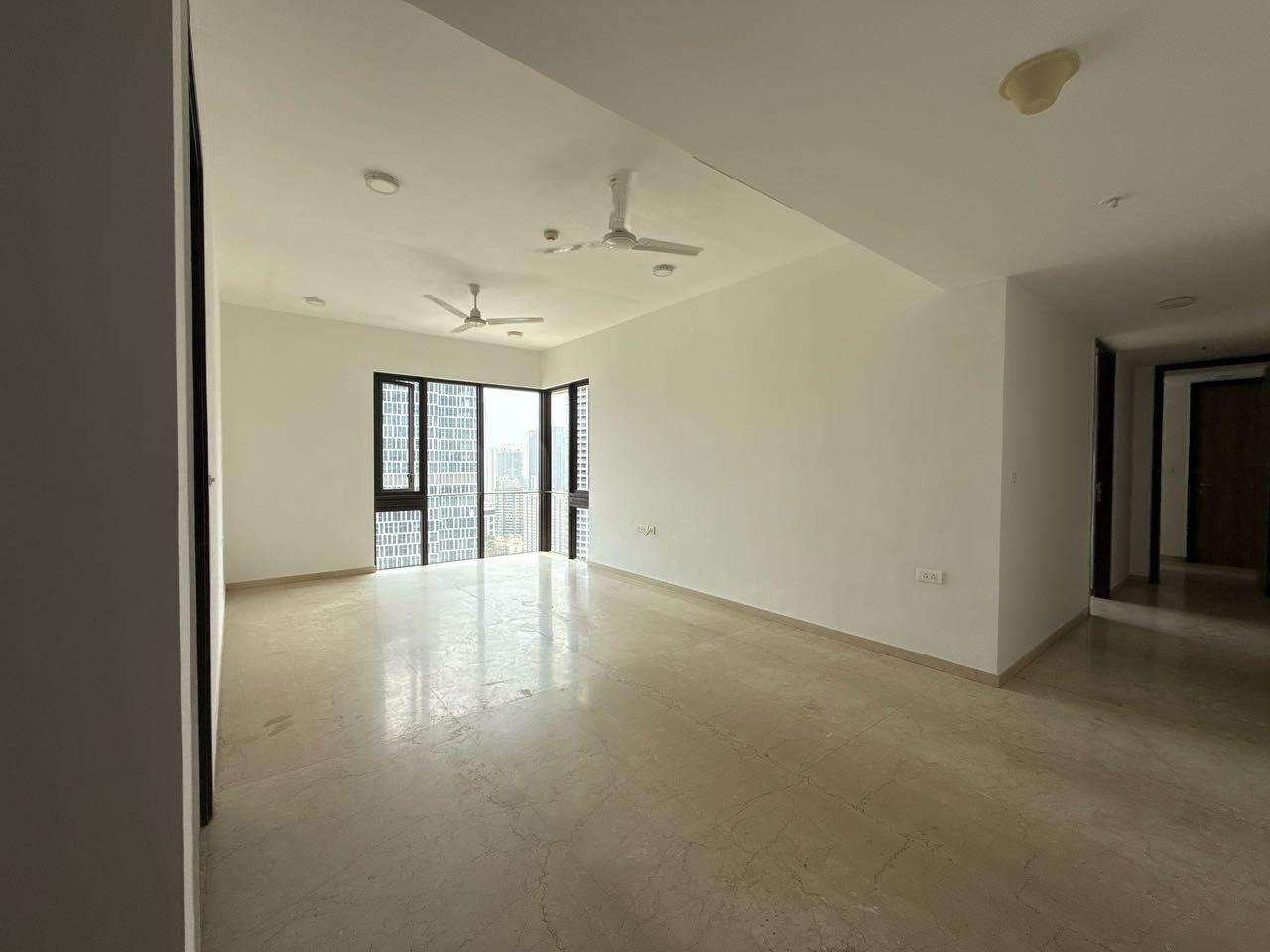 2 BHK + Servant Room Apartment For Rent in Lodha The Park