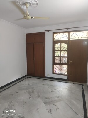 Room in 3 BHK Apartment at Agrim Apartment, Sector 43 – for Sale