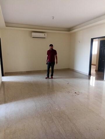 Room in 3 BHK Apartment at Wave Amore, Sector 32 – for Rent