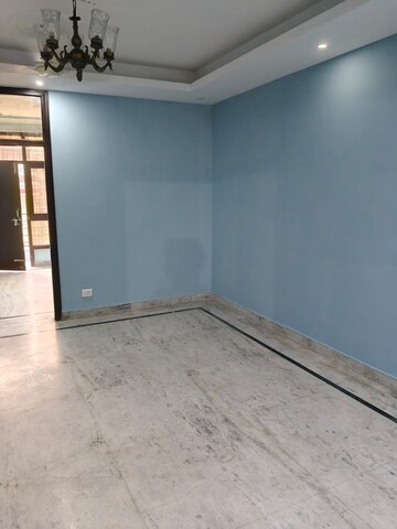 Room in 3 BHK Builder Floor at Chattarpur – for Rent