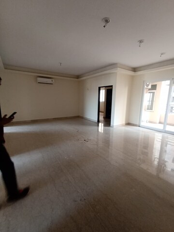 Room in 2 BHK Apartment at Wave Amore, Sector 32 – for Rent