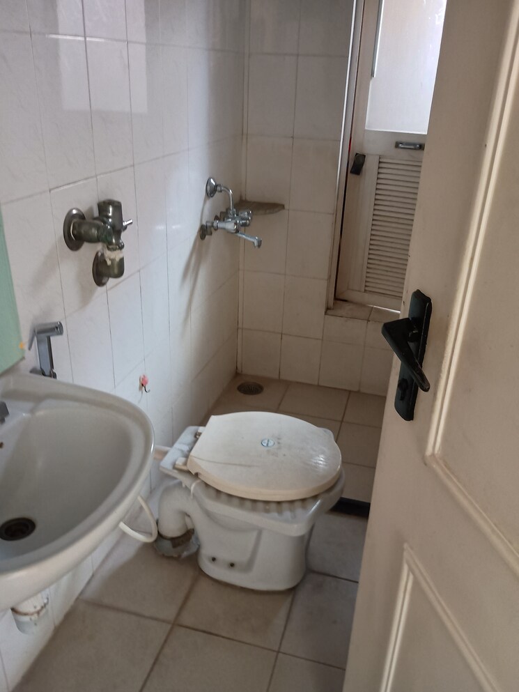 Bathroom, hiranandani-estate-phoenix 1 Bedroom 595 Sq.Ft. Apartment In Thane West Thane 8723698