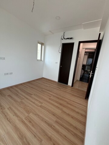 Room in 3 BHK Apartment at Aurum Q Residences, Ghansoli – for Rent