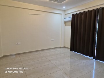 Room in 4 BHK Builder Floor at Sushant Lok ii – for Rent