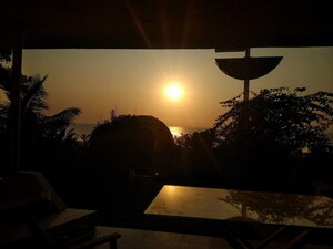 4 BHK Independent House – Exterior View View at Sea Breeze Building Juhu, Juhu - for Sale