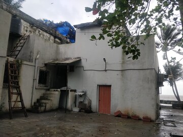 4 BHK Independent House – Exterior View View at Sea Breeze Building Juhu, Juhu - for Sale