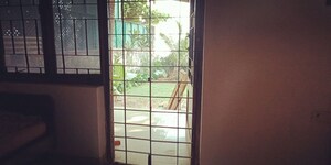 Room in 4 BHK Independent House at Sea Breeze Building Juhu, Juhu – for Sale