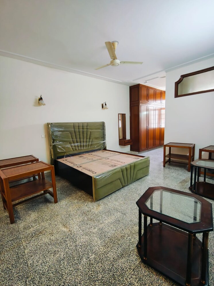 Bedroom, new friends colony 3 Bedroom 500 Sq.Yd. Builder Floor In New Friends Colony Delhi 8723766