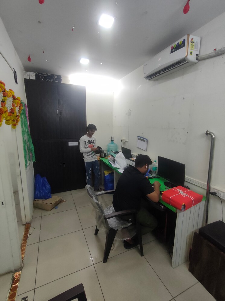 Team Area, haware-centurion-mall Commercial Office Space 418 Sq.Ft. In Nerul Sector 19a Navi Mumbai 8723771