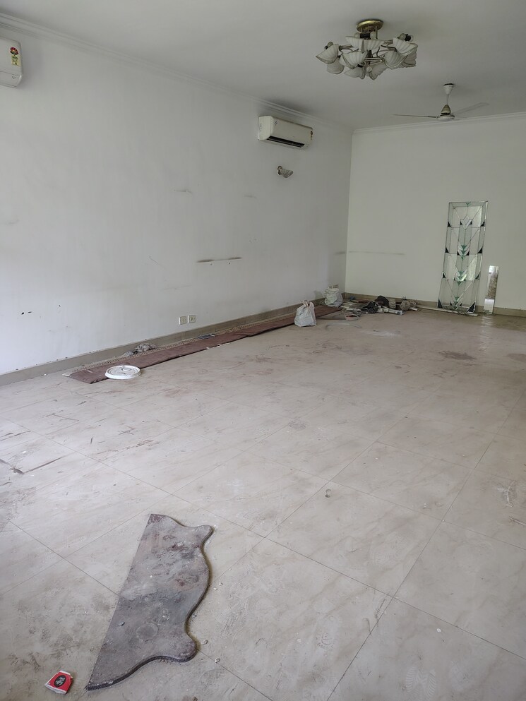 Bathroom, florence-nightingale-lane 4 Bedroom 2500 Sq.Ft. Apartment In Green Park Delhi 8723788