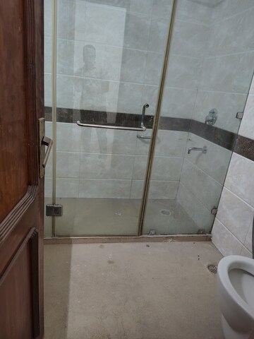 Bathroom in 4 BHK Apartment at Florence Nightingale Lane, Green Park – for Rent