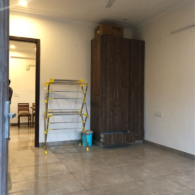 Room, sector 23 2.5 Bedroom 1200 Sq.Ft. Villa In Sector 23 Gurgaon 8723802