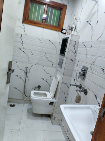 Master Bedroom in 2 BHK Builder Floor at Dwarka Mor – for Rent