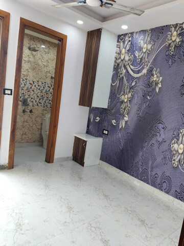 Room in 2 BHK Builder Floor at Dwarka Mor – for Rent
