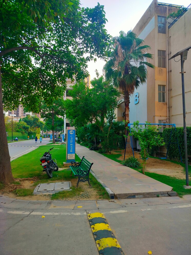 Garden, supertech-oxford-square 3 Bedroom 1463 Sq.Ft. Apartment In Sector 16b Greater Noida Greater Noida 8723817