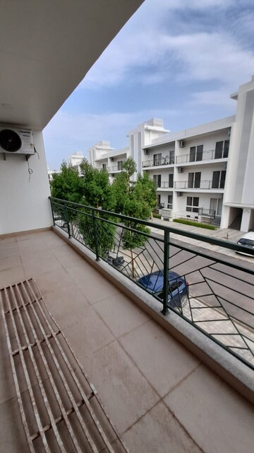Balcony in 2.5 BHK Builder Floor at Central Park 3 Flower Valley, Sohna Sector 33 – for Rent